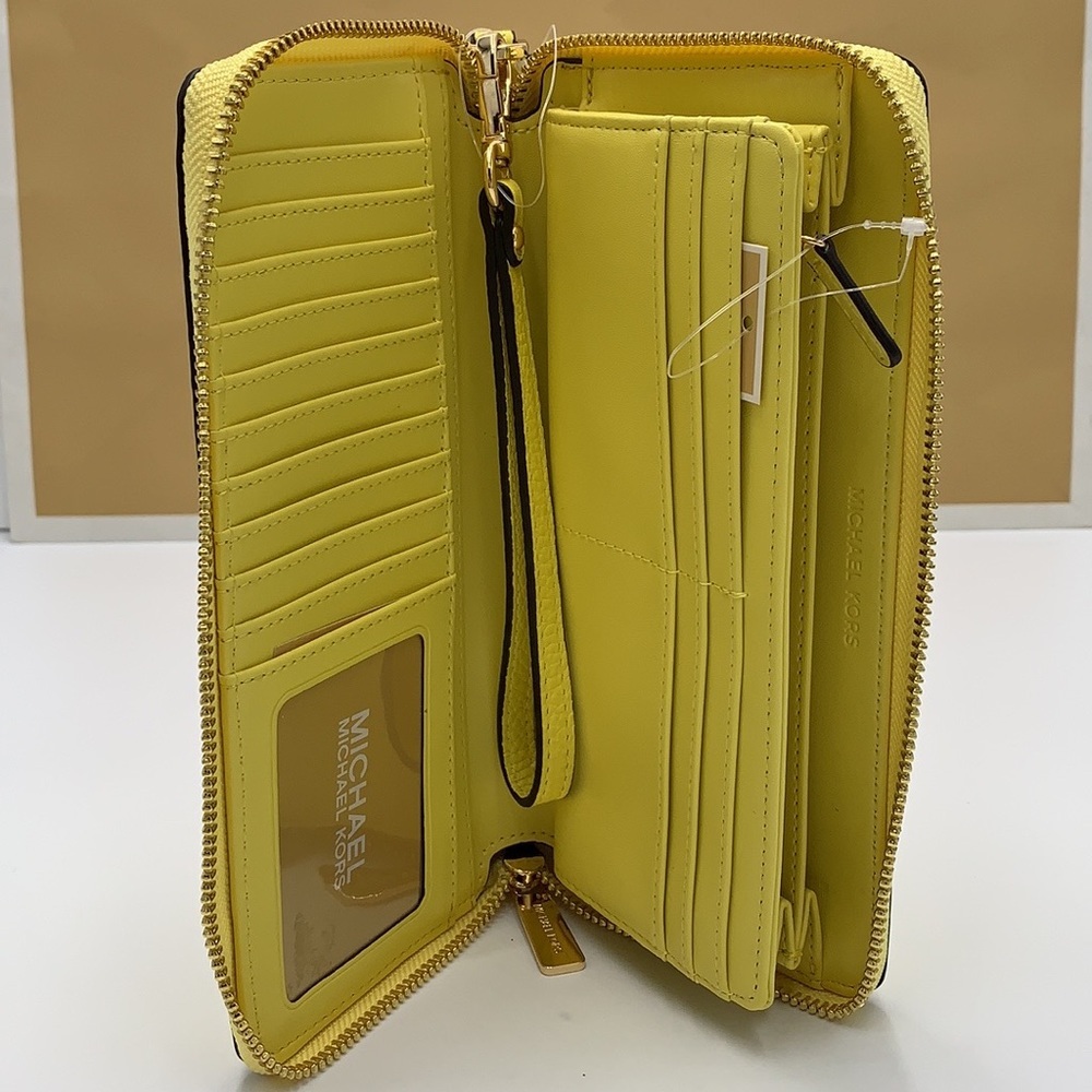MICHAEL KORS Large Travel Continental Leather
Color: SUNSHINE - Picture 13 of 16